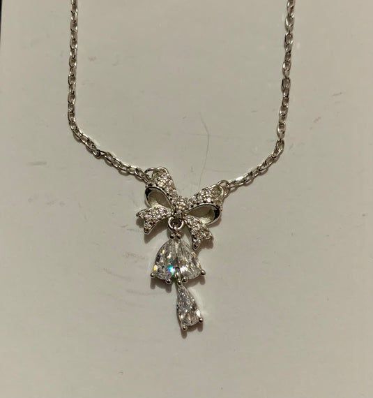 Contemporary Silver Chain Pendant for Women – Geometric Designer Style